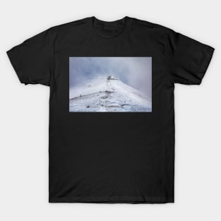 A snowy Corn Du in the Brecon Beacons National Park T-Shirt